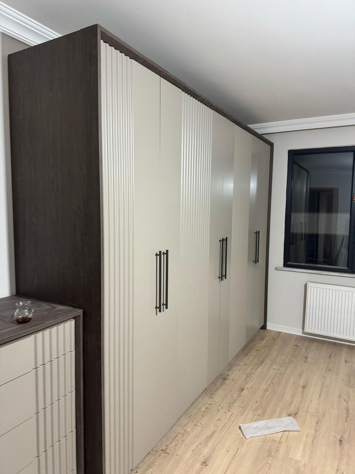 Ahşap Dokulu Gardırop